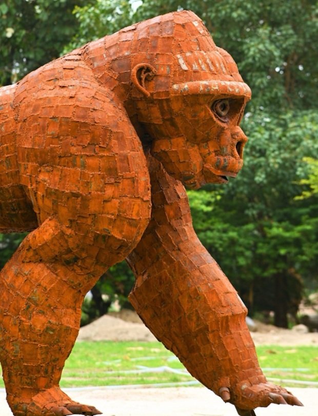gorilla sculpture made from scrap at noida recycle park